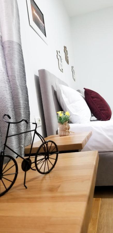Spacious And Cozy Apartment - Ajia Apartment Tirana Esterno foto