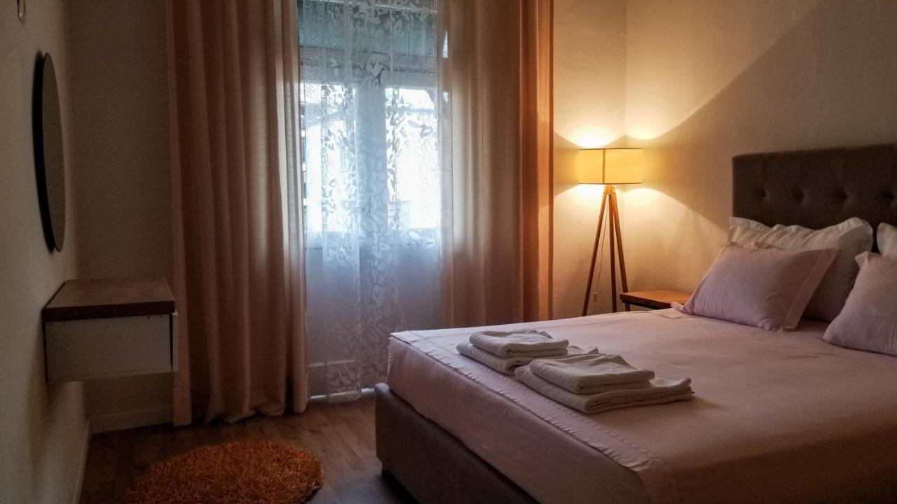 Spacious And Cozy Apartment - Ajia Apartment Tirana Esterno foto