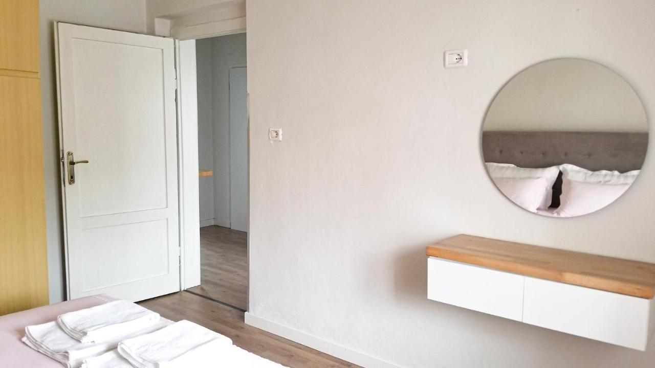 Spacious And Cozy Apartment - Ajia Apartment Tirana Esterno foto