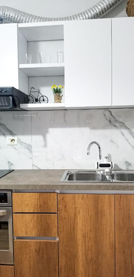 Spacious And Cozy Apartment - Ajia Apartment Tirana Esterno foto