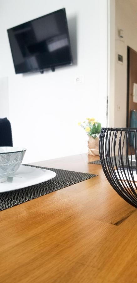 Spacious And Cozy Apartment - Ajia Apartment Tirana Esterno foto