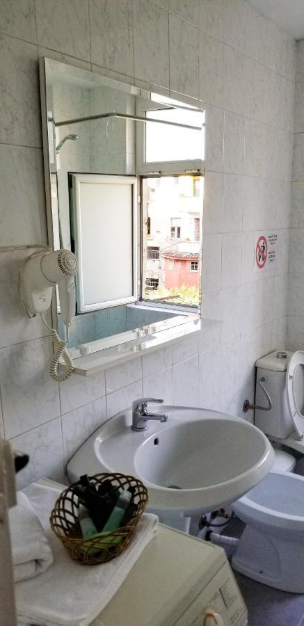 Spacious And Cozy Apartment - Ajia Apartment Tirana Esterno foto