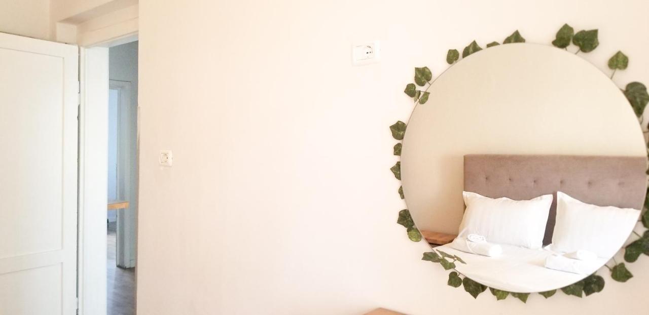 Spacious And Cozy Apartment - Ajia Apartment Tirana Esterno foto